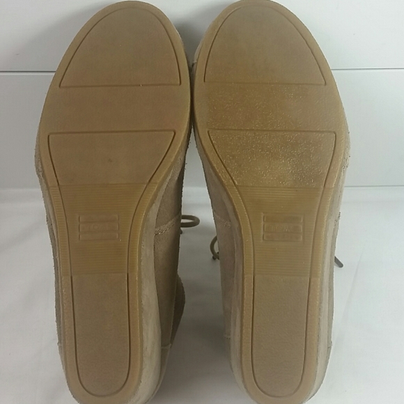 Toms taupe suede wedge booties. Sz 8.5 - Picture 5 of 7